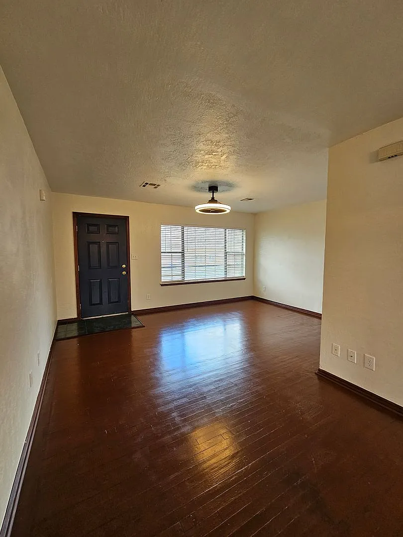 Building Photo - 500 Fleetwood Dr