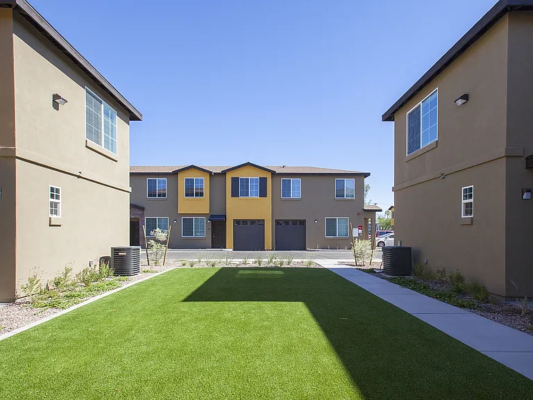 San Mateo Townhomes — Photo 21