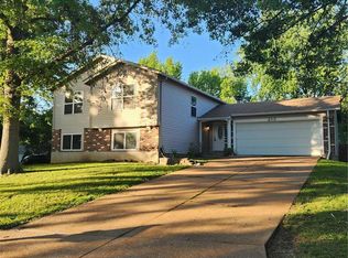 213 Falling Leaf Dr, Saint Peters, MO
