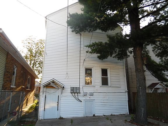 2nd image of 6750 S Artesian Ave