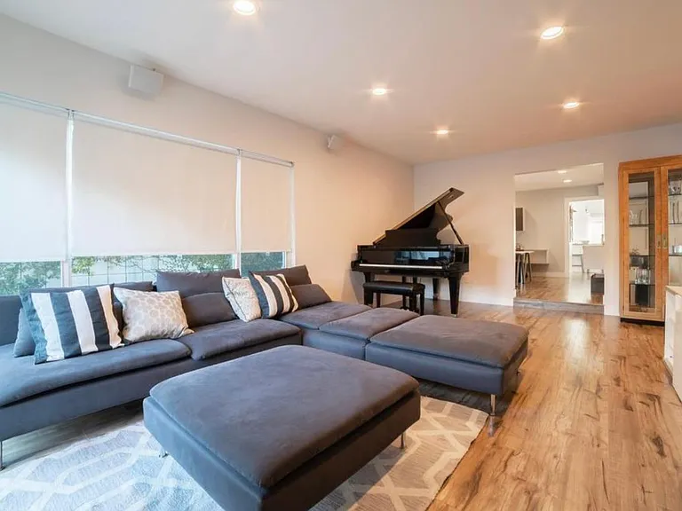 1530 Marine Ave — Photo 3