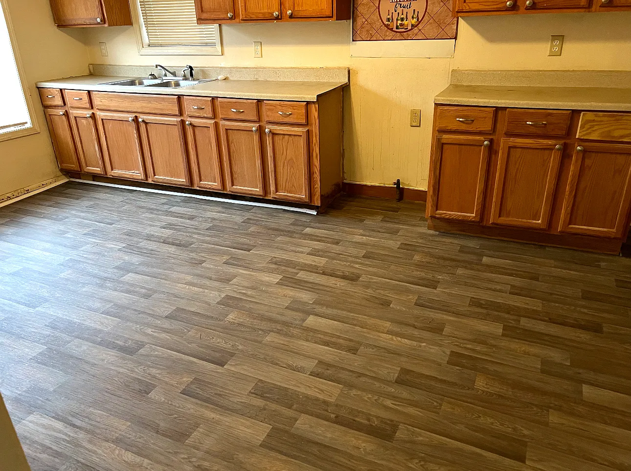 4 bed, 1200 sqft, $895 — Photo 1