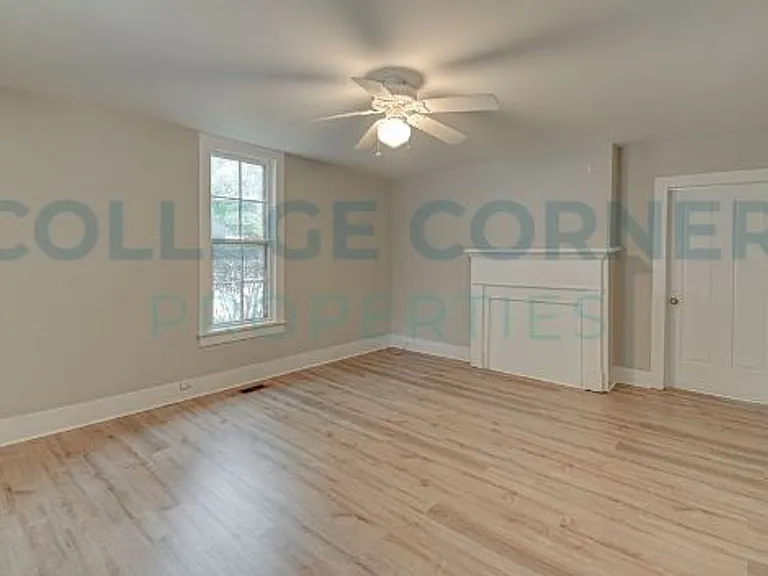 639 S Poplar St #C — Photo 6