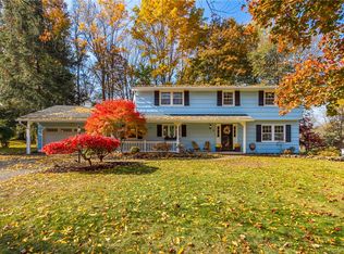 10 Sand Brook Rd, Pittsford, NY 14534