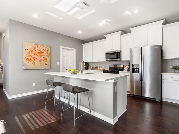 4th image of 291 Silktassel Way