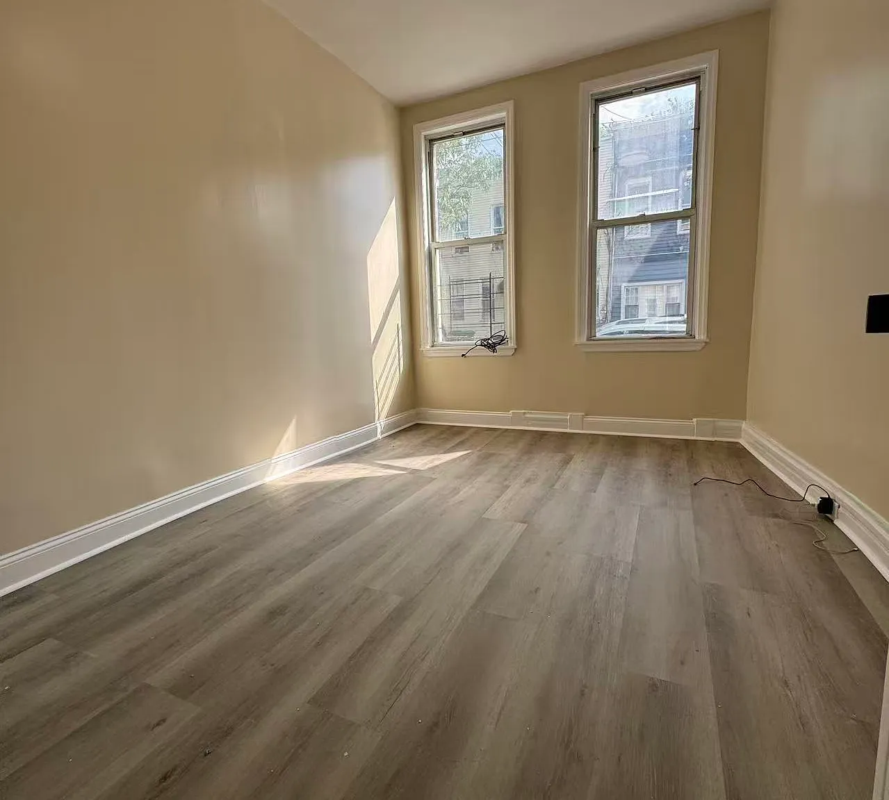 3 bed, 950 sqft, $3,000 — Photo 4