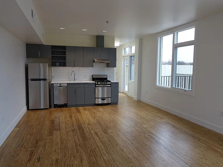 148 Remington St #304 — Photo 6