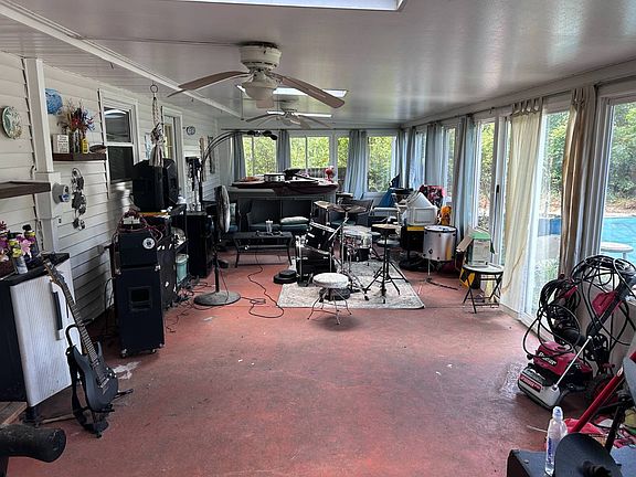 5th image of 388 Thomas Acres Rd