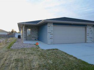 808G E Avenue Pl, Kearney, NE 68847