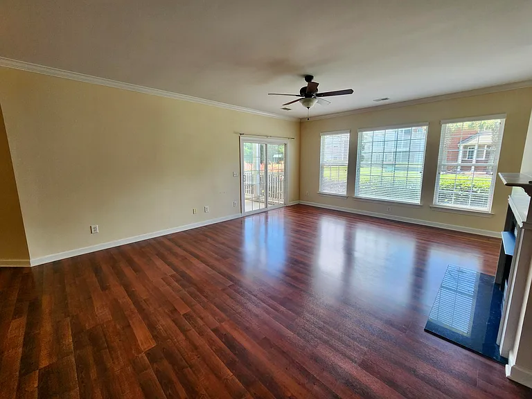 1375 Hopton Cir — Photo 4