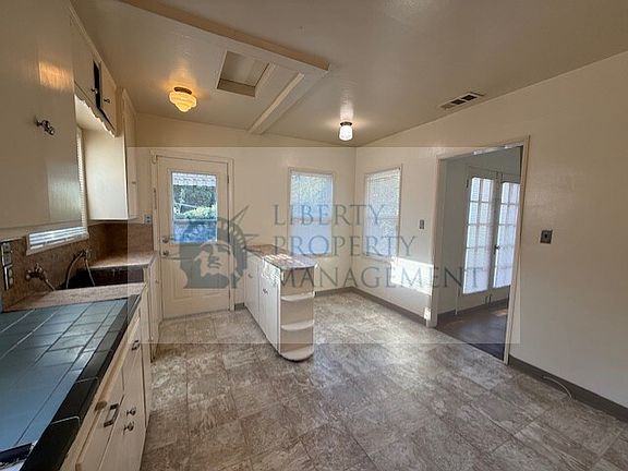 5th image of 466 E Sonoma Ave