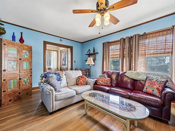 4th image of 1105 Maplewood Dr NE