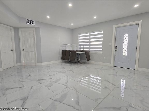 3rd image of 314 Dove Ave