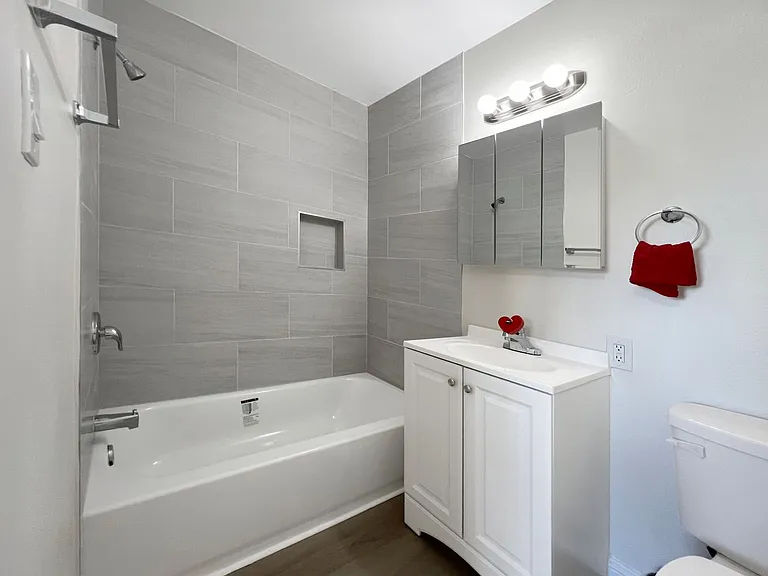 1381 Temple Ave — Photo 7