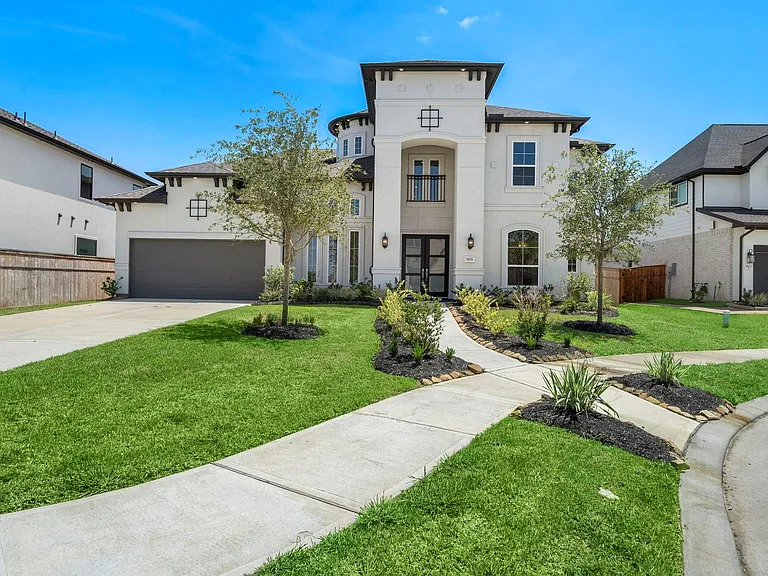 9806 Oakwood Trl — Photo 1