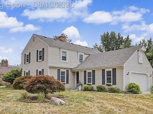 35565 Tall Pine Rd, Farmington, MI 48335