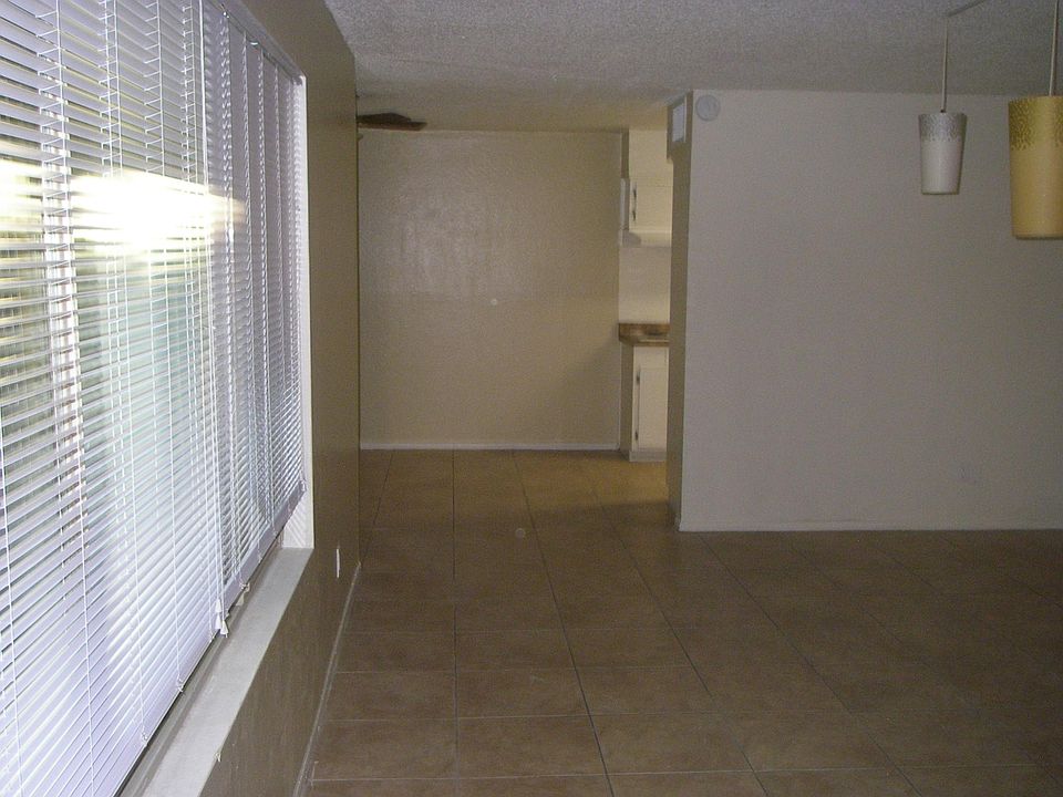 1st image of 333 W Medlock Dr APT 21