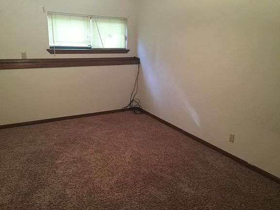 3rd image of 437 N Sunnyslope Ct N