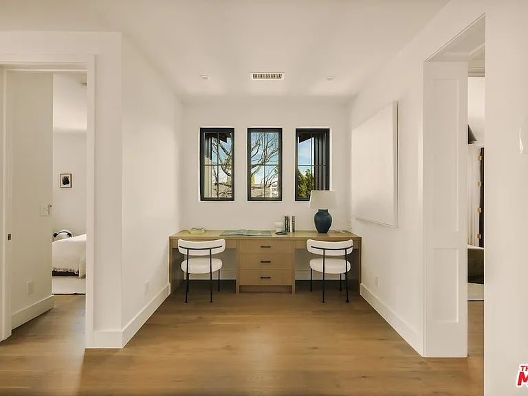 4261 Denny Ave — Photo 22