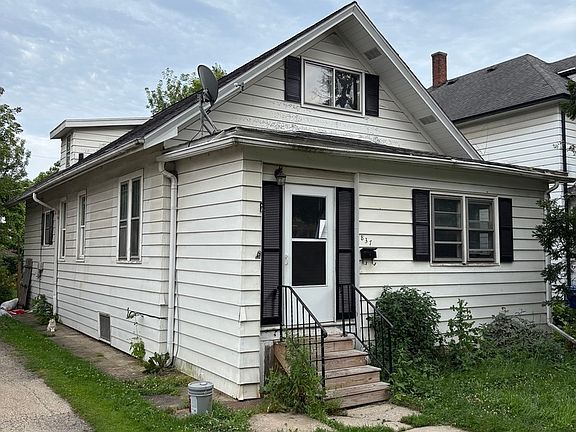 2nd image of 837 Hickory St