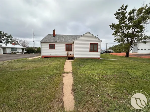 131 S 1st St W, Baker, MT 59313