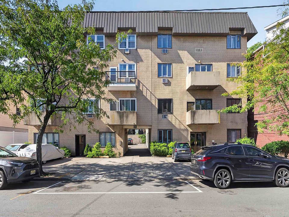 1st image of 46 W 20th St #9