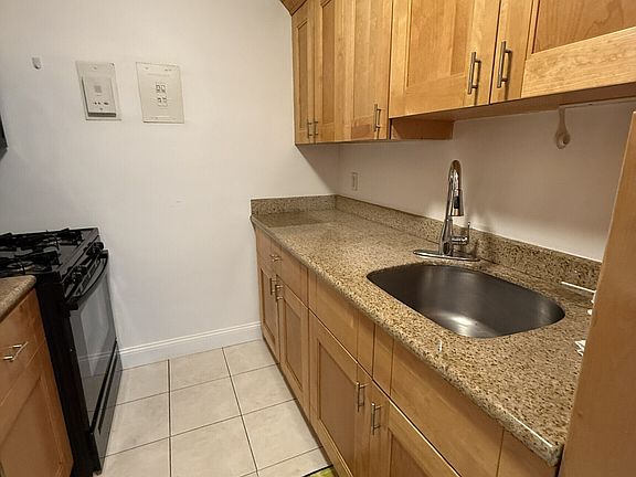 5th image of 2625 Park Avenue #10H