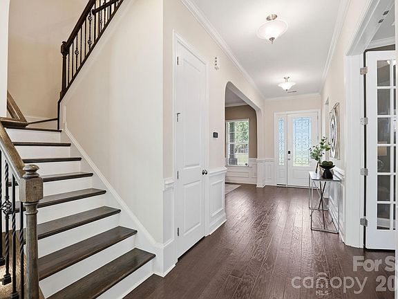 3rd image of 2411 Madeira Cir