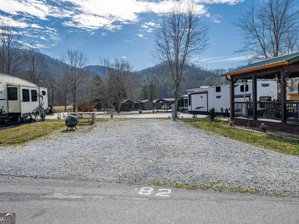 82 Holiday Rambler Ln, Dillard, GA 30537