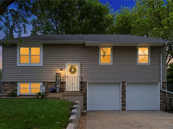 12728 S Sycamore St, Olathe, KS 66062