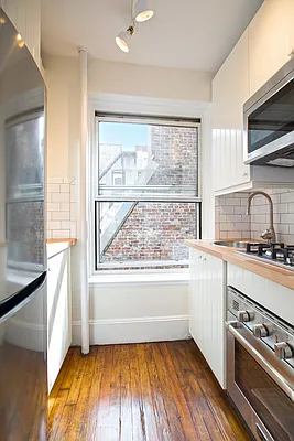 Rented by Avi Nash Associates | media 33