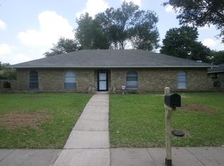 1033 Rosewood Dr, Desoto, TX 75115