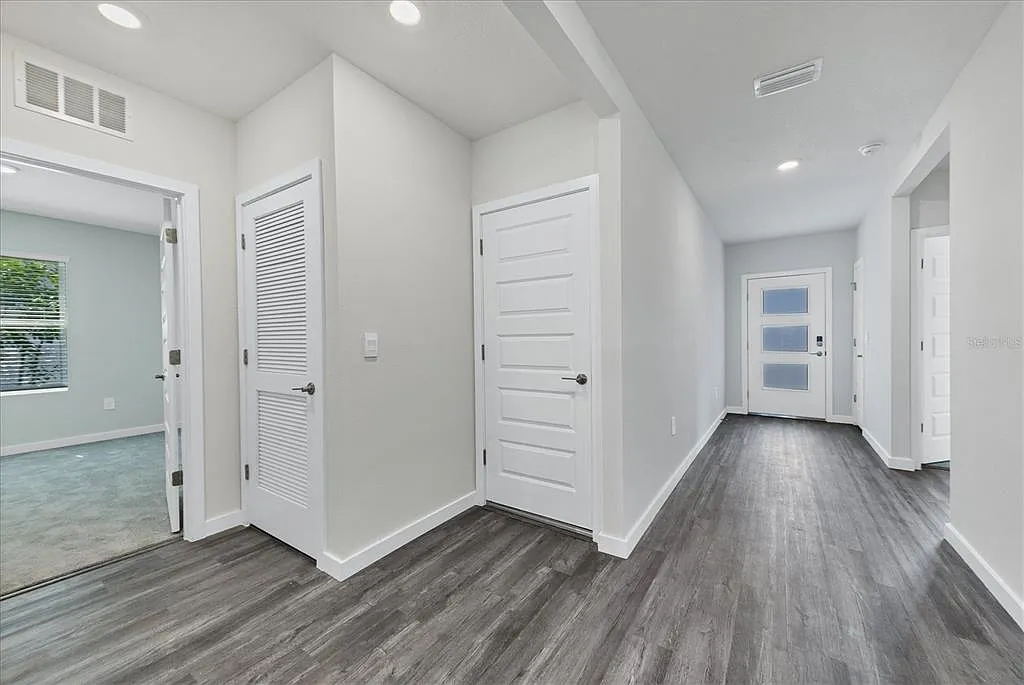 4 bed, 2.0 bath, 1828 sqft, $3,300 — Photo 3