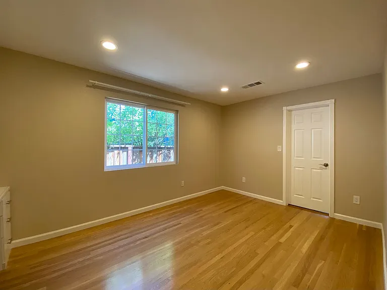 659 Robin Dr — Photo 6