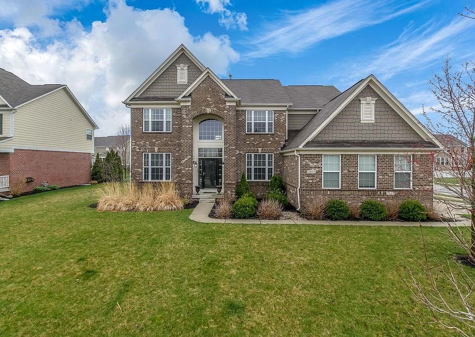 Welcome Home!  Desirable Fishers Neighborhood w/pool and playground.