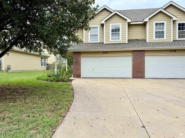 940 N Field Stone Dr, Lawrence, KS 66049