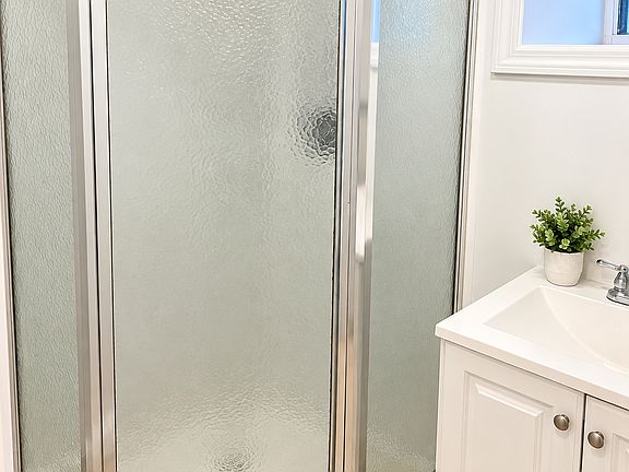5th image of 17 Vestry St #1