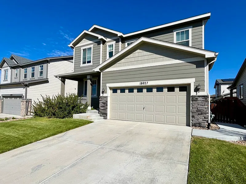 3 bed, 2.5 bath, 2347 sqft, $2,950 — Photo 3