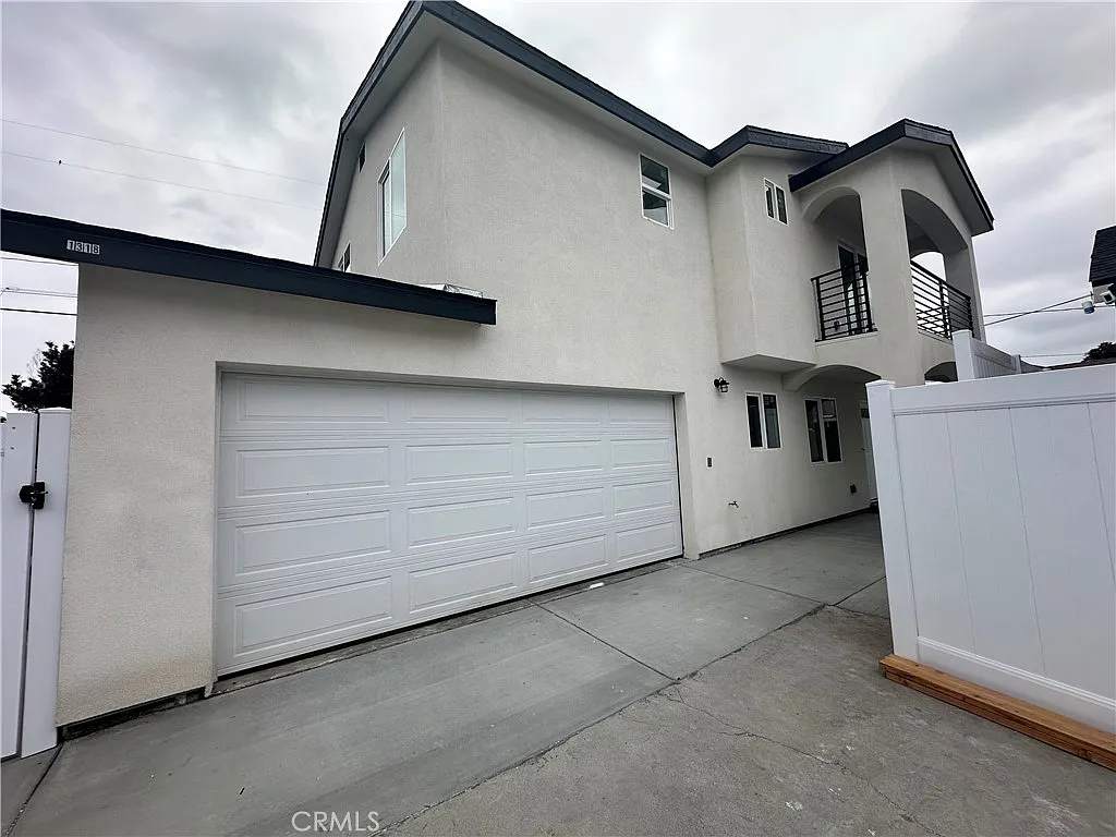 3 bed, 1200 sqft, $3,200 — Photo 1