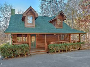 556 Country Oaks Dr, Pigeon Forge, TN 37863