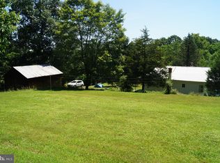 9 Smokey Ln, Hedgesville, WV 25427