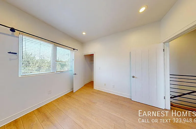 147 1/2 Roselake Ave — Photo 12
