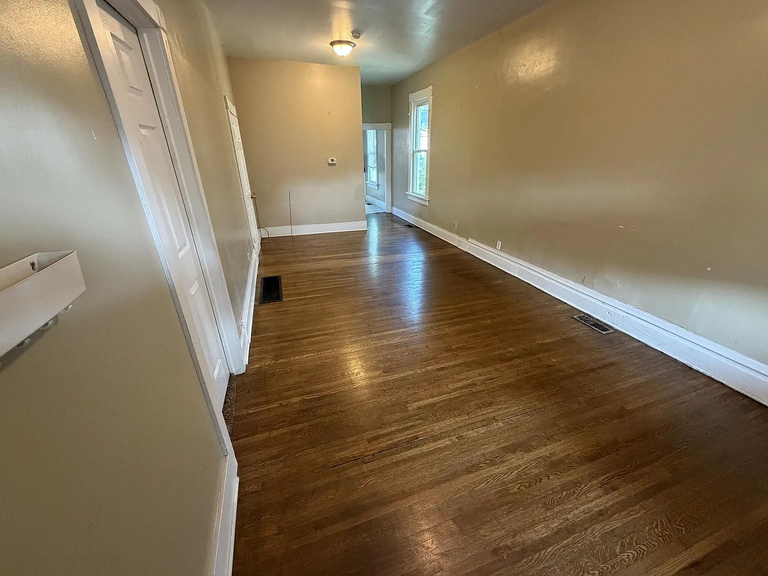 1490 Indianola Avenue — Photo 2