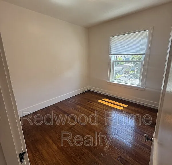 110 Lloyd St #5 — Photo 15