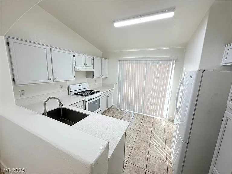 1824 Cedar Flat Ln — Photo 7