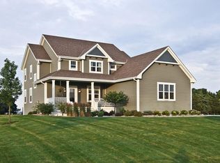 W276N8410 Marshall Ct, Hartland, WI 53029