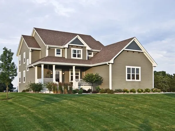 W276N8410 Marshall Ct, Hartland, WI 53029