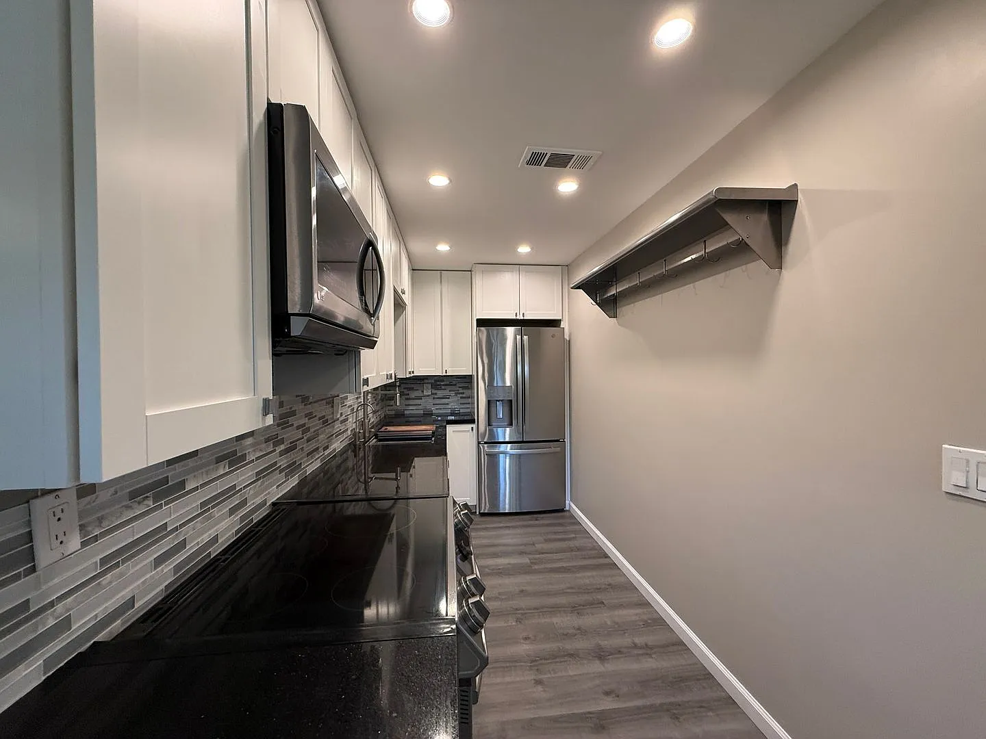 Palm Springs Villas 2 - Unfurnished - Long Term - Move In Special — Photo 4