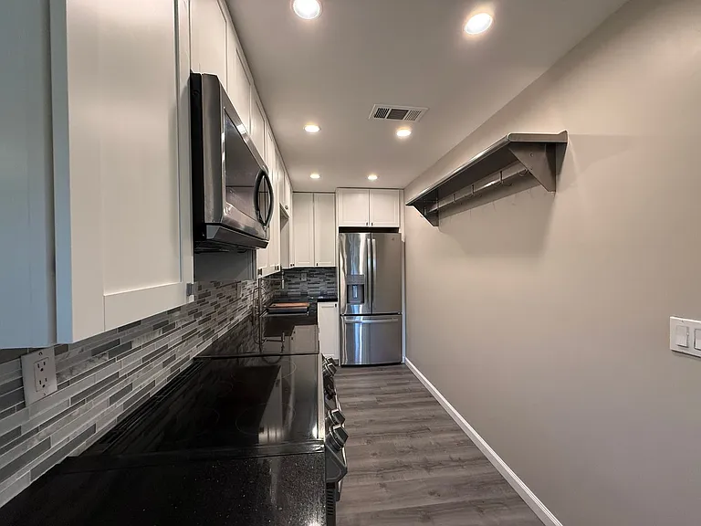 685 N Ashurst Ct #H218 — Photo 4