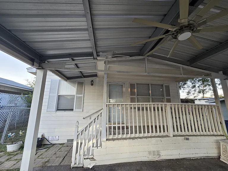 227 Esma St — Photo 4